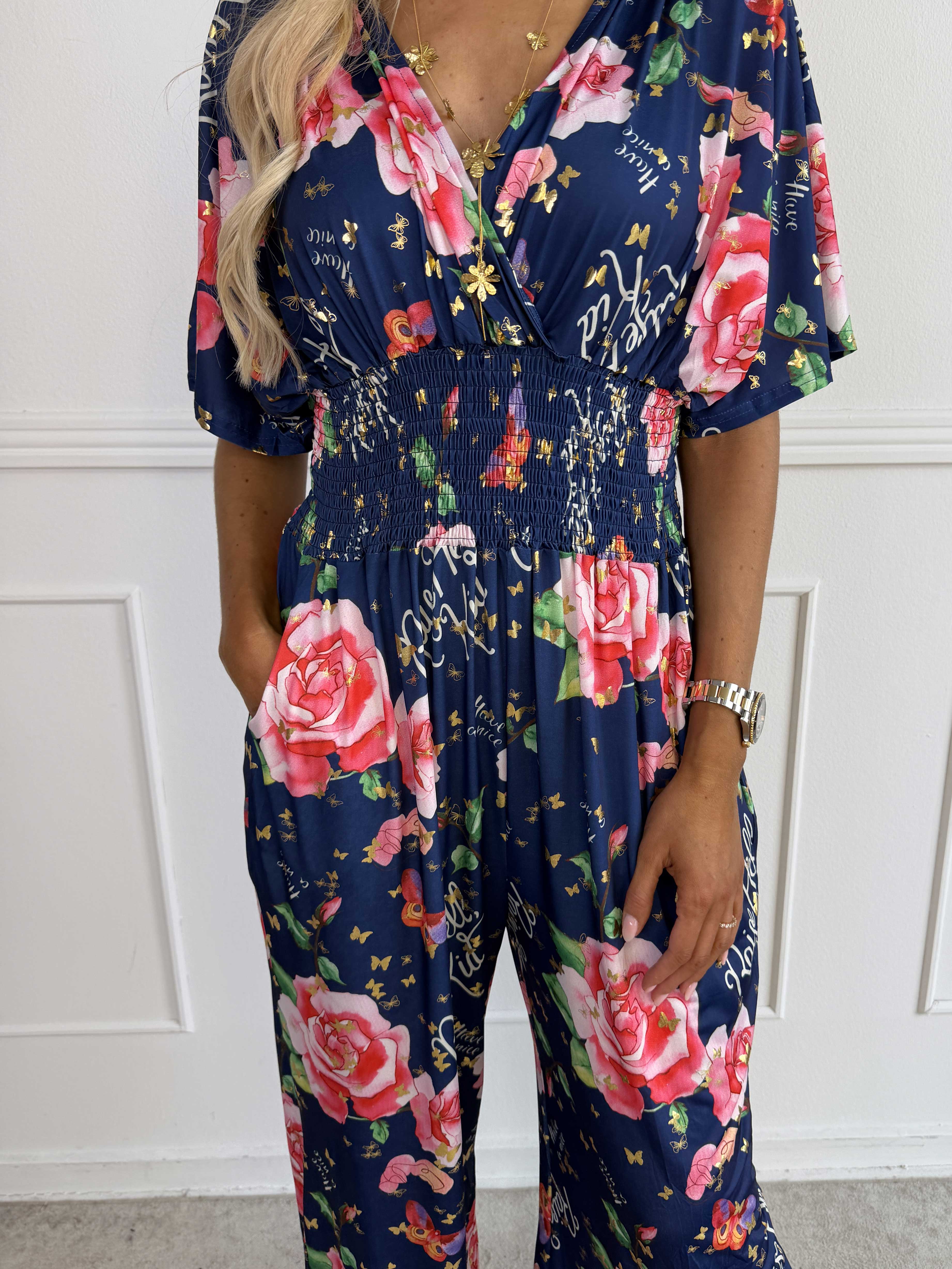 Pams Raise Jumpsuit - Elastisk buksedragt med blomsterr og guldsommerfugle